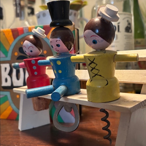 Vintage Ladies and gent on a bench bottle opener bar set - Picture 2 of 4